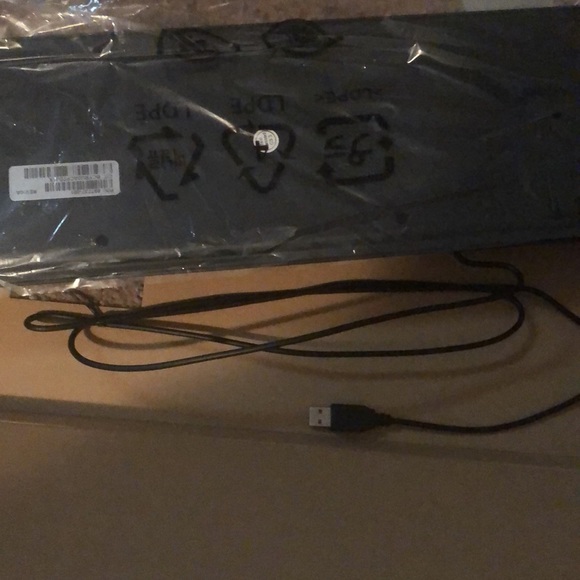 NIB Computer Keyboard - Picture 2 of 3